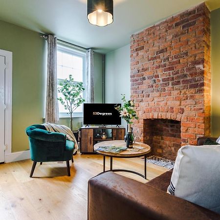 New! Gorgeous 2-Bed Home In Chester City Centre By 53 Degrees Property - Incredible Location, Ideal For Small Groups - Sleeps 6! 외부 사진
