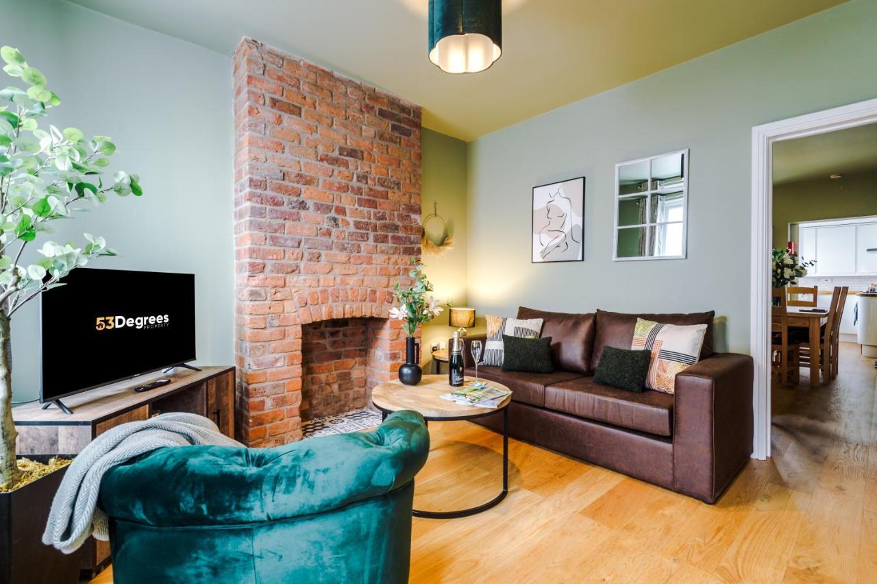 New! Gorgeous 2-Bed Home In Chester City Centre By 53 Degrees Property - Incredible Location, Ideal For Small Groups - Sleeps 6! 외부 사진