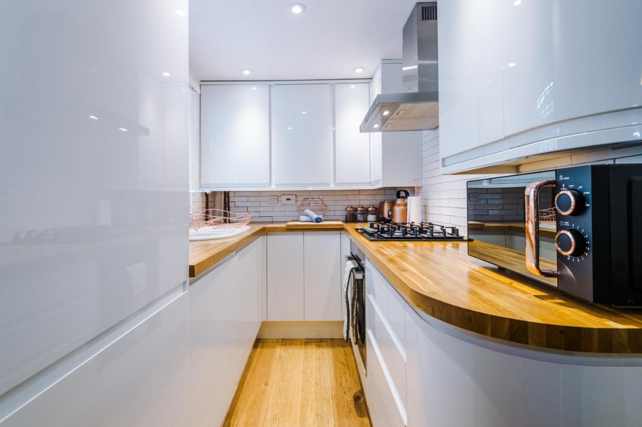 New! Gorgeous 2-Bed Home In Chester City Centre By 53 Degrees Property - Incredible Location, Ideal For Small Groups - Sleeps 6! 외부 사진