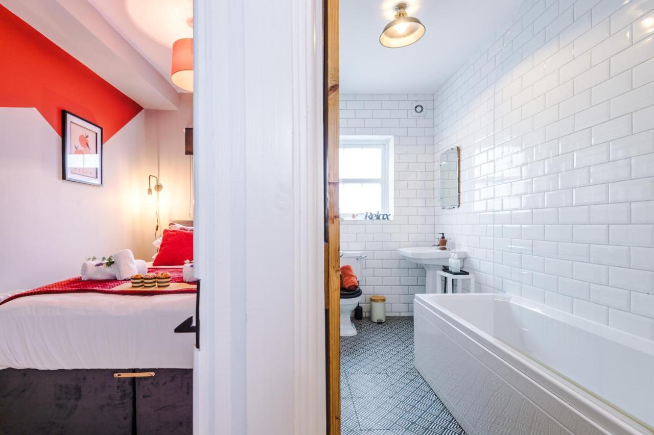 New! Gorgeous 2-Bed Home In Chester City Centre By 53 Degrees Property - Incredible Location, Ideal For Small Groups - Sleeps 6! 외부 사진
