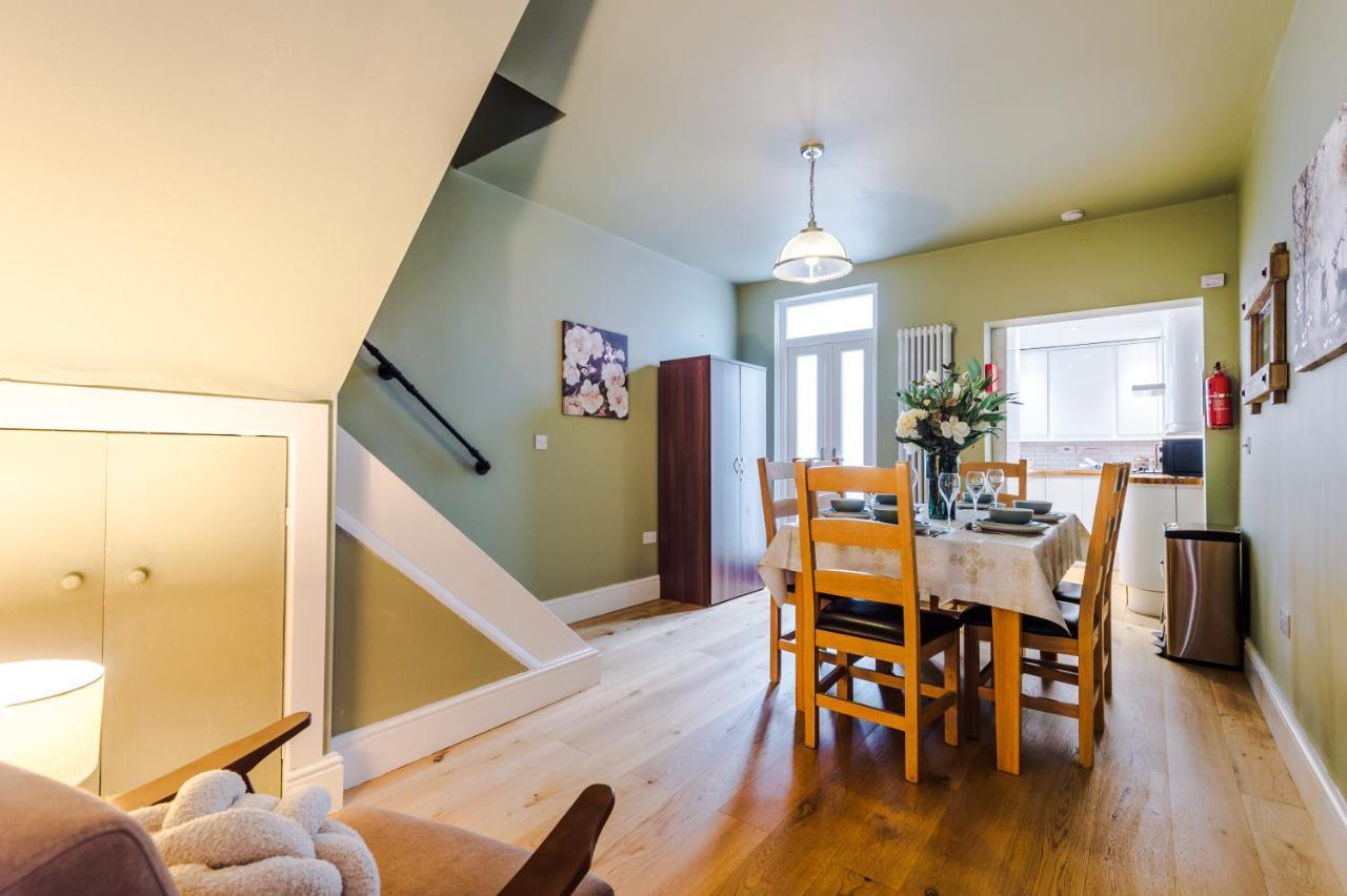 New! Gorgeous 2-Bed Home In Chester City Centre By 53 Degrees Property - Incredible Location, Ideal For Small Groups - Sleeps 6! 외부 사진